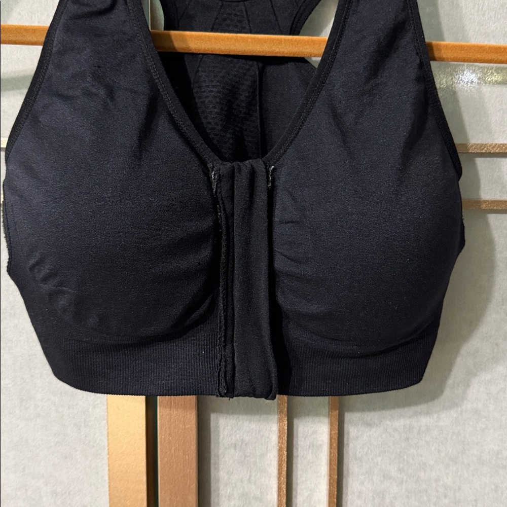 5/$25 Black, zip front, racerback sports bra with lightweight molded cups, S - Picture 6 of 11